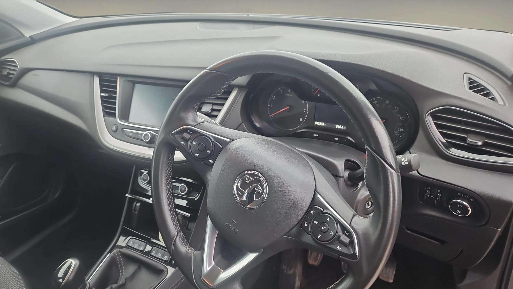 Vauxhall Grandland X 1.2 Turbo GPF SE SUV 5dr Petrol Manual Euro 6 (s/s) (130 ps)