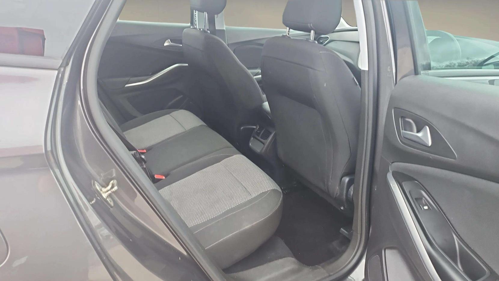 Vauxhall Grandland X 1.2 Turbo GPF SE SUV 5dr Petrol Manual Euro 6 (s/s) (130 ps)