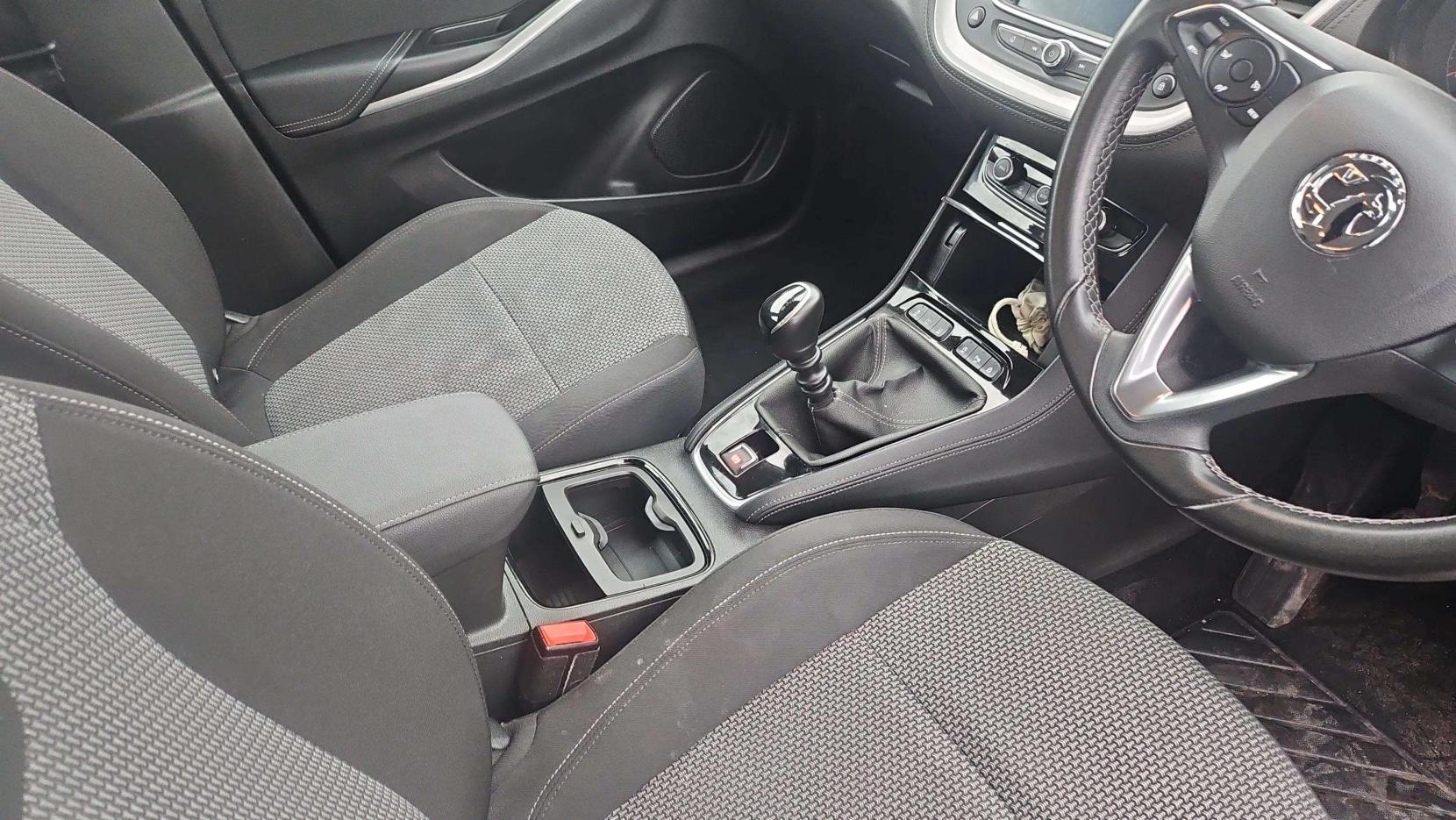 Vauxhall Grandland X 1.2 Turbo GPF SE SUV 5dr Petrol Manual Euro 6 (s/s) (130 ps)