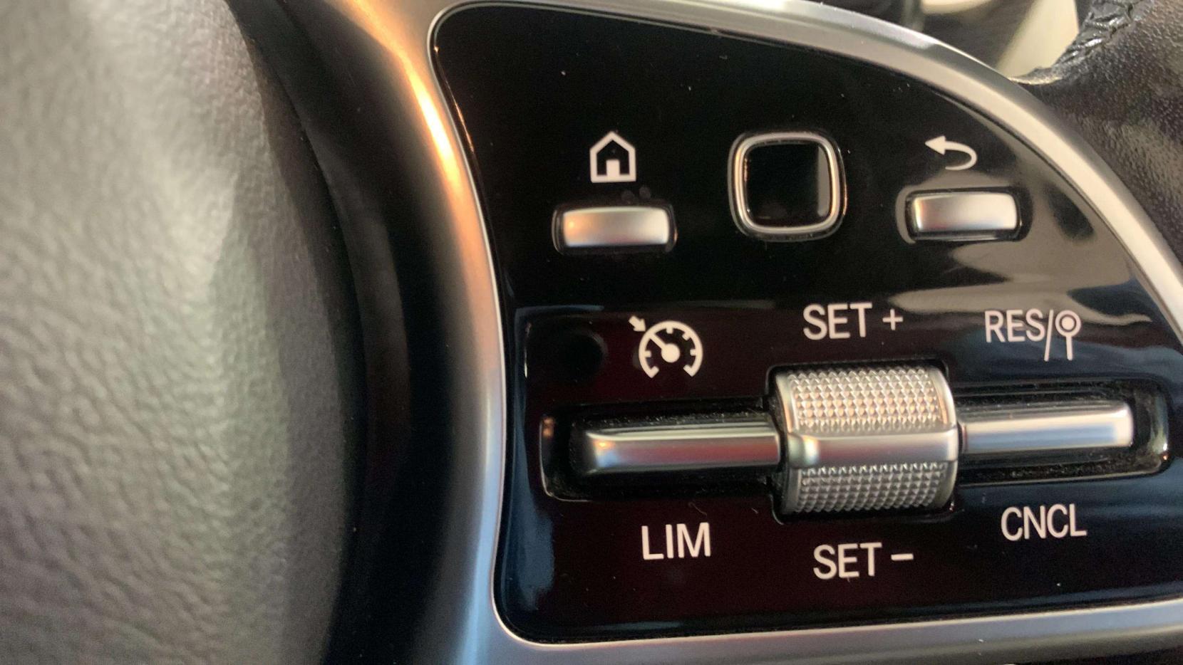 Mercedes-Benz A Class 1.5 A180d Sport (Executive) Hatchback 5dr Diesel 7G-DCT Euro 6 (s/s) (116 ps)