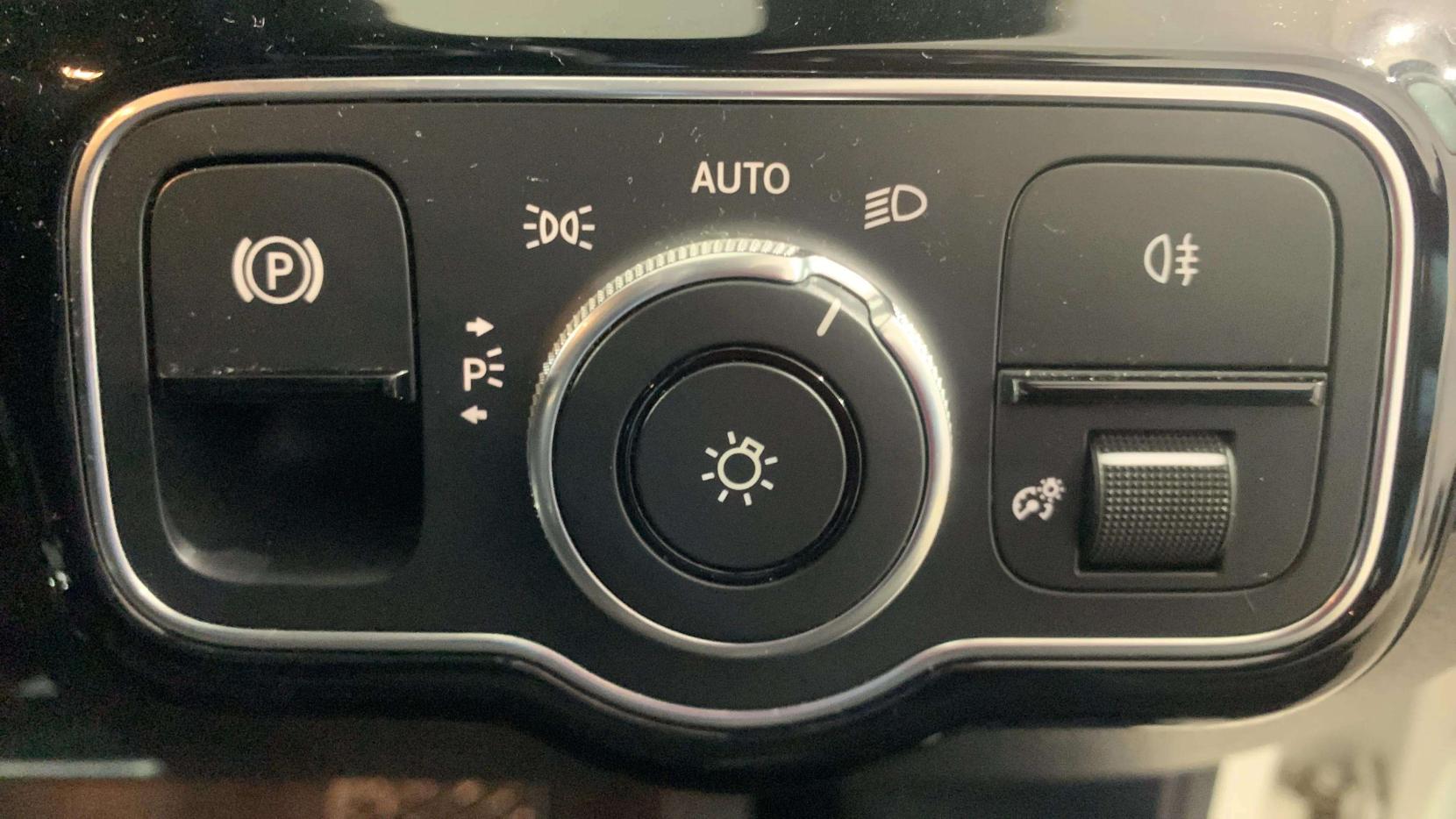 Mercedes-Benz A Class 1.5 A180d Sport (Executive) Hatchback 5dr Diesel 7G-DCT Euro 6 (s/s) (116 ps)