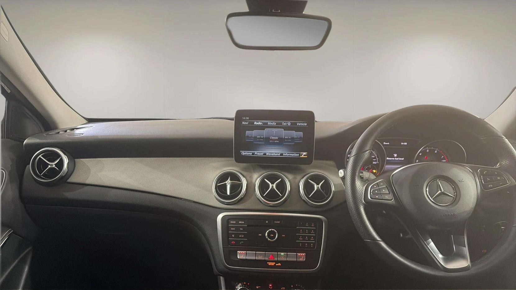 Mercedes-Benz GLA 1.6 GLA180 Urban Edition SUV 5dr Petrol 7G-DCT Euro 6 (s/s) (122 ps)