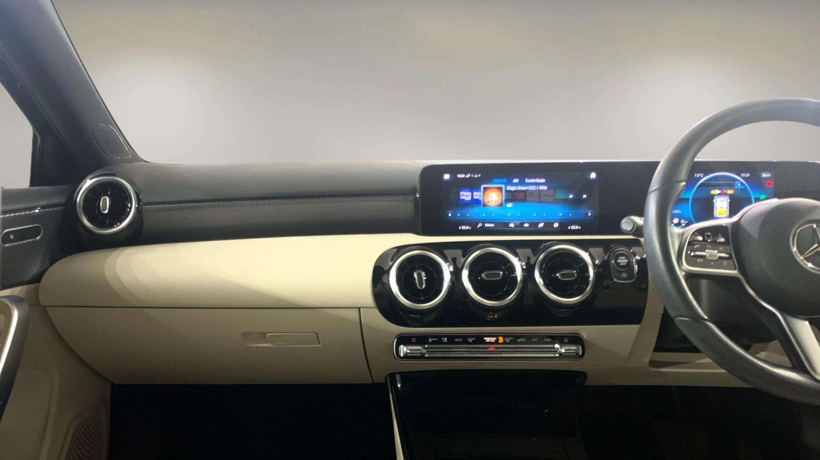 Mercedes-Benz A Class 1.3 A200 Sport Edition (Executive) Hatchback 5dr Petrol 7G-DCT Euro 6 (s/s) (163 ps)