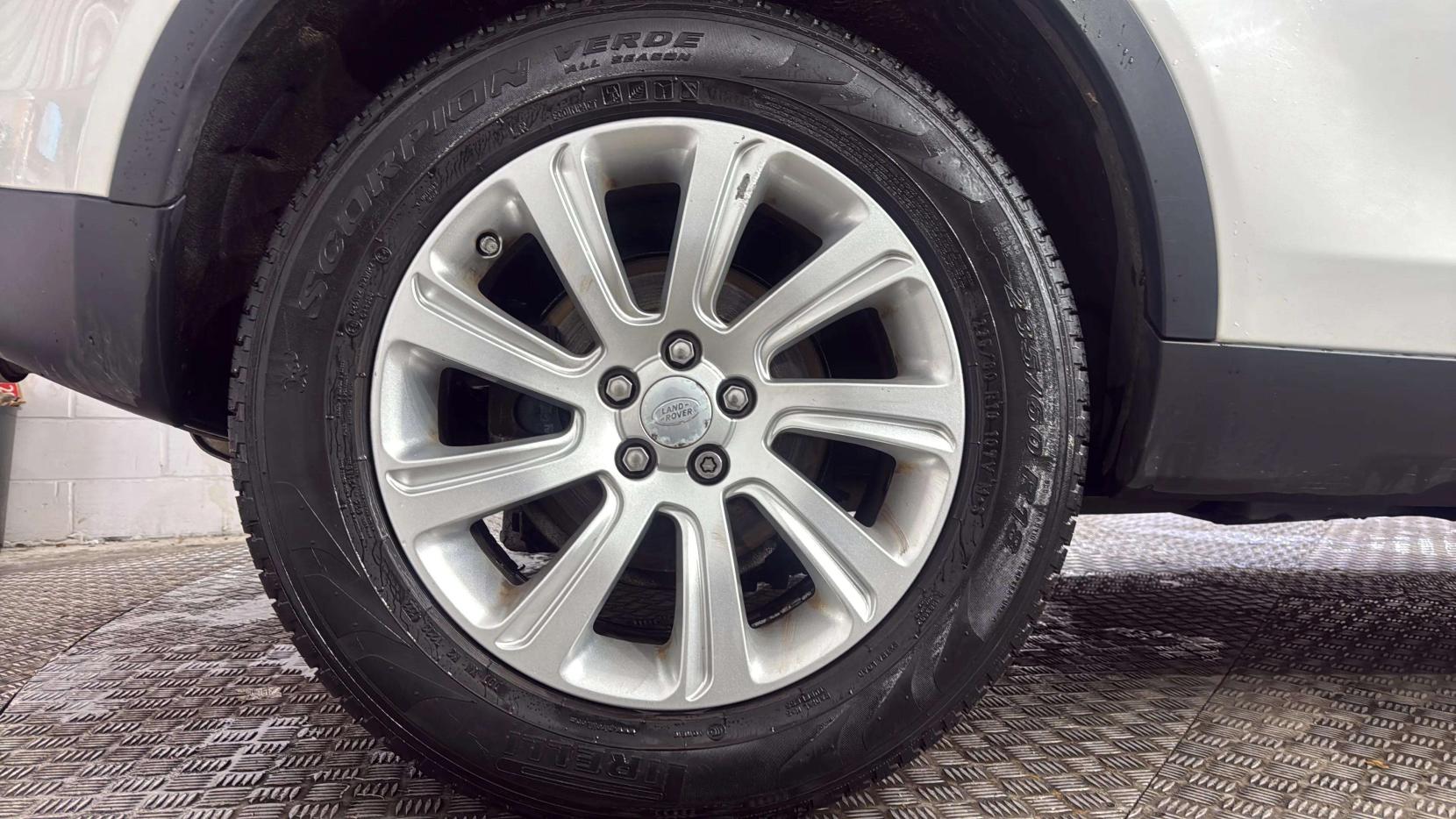 Land Rover Discovery Sport 2.0 TD4 SE Tech SUV 5dr Diesel Auto 4WD Euro 6 (s/s) (180 ps)