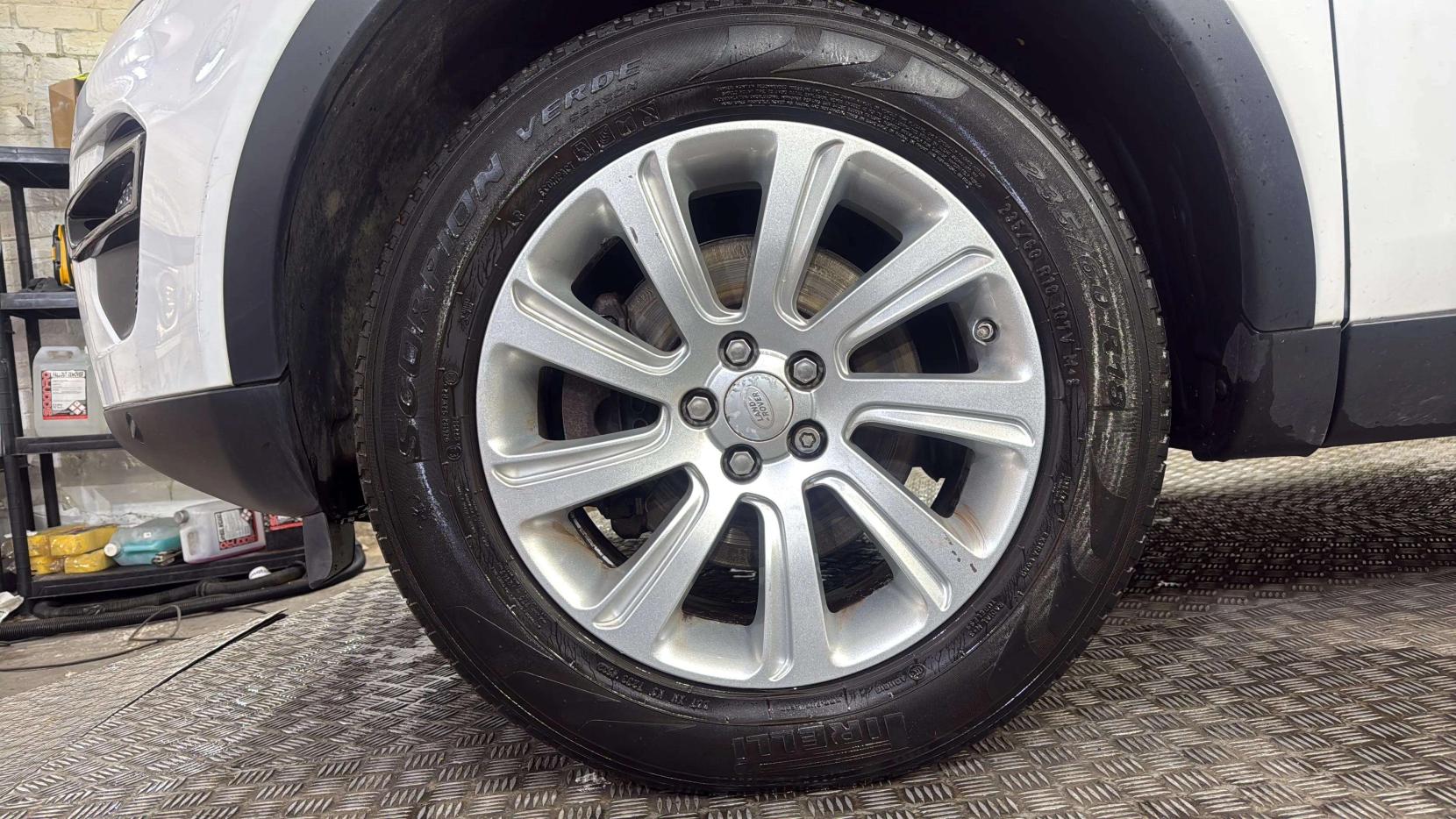 Land Rover Discovery Sport 2.0 TD4 SE Tech SUV 5dr Diesel Auto 4WD Euro 6 (s/s) (180 ps)