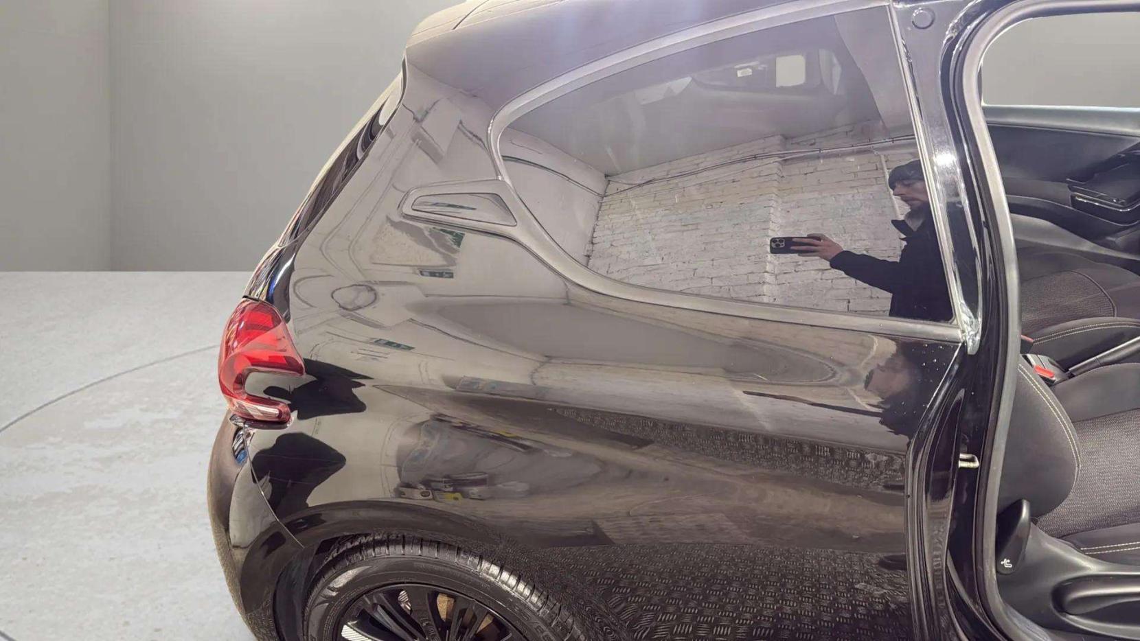 Peugeot 208 1.2 PureTech Black Edition Hatchback 3dr Petrol Manual Euro 6 (82 ps)