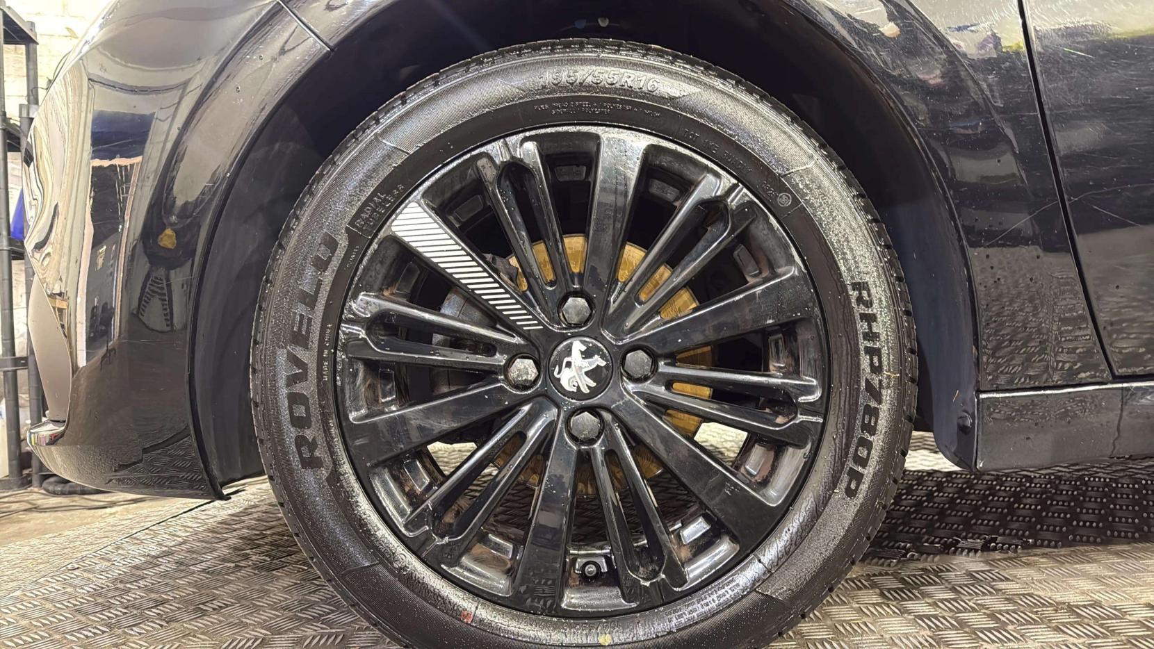 Peugeot 208 1.2 PureTech Black Edition Hatchback 3dr Petrol Manual Euro 6 (82 ps)