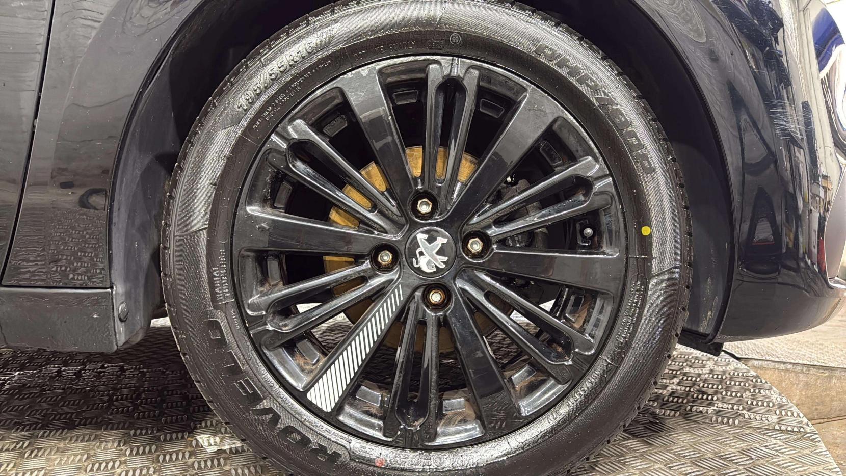 Peugeot 208 1.2 PureTech Black Edition Hatchback 3dr Petrol Manual Euro 6 (82 ps)