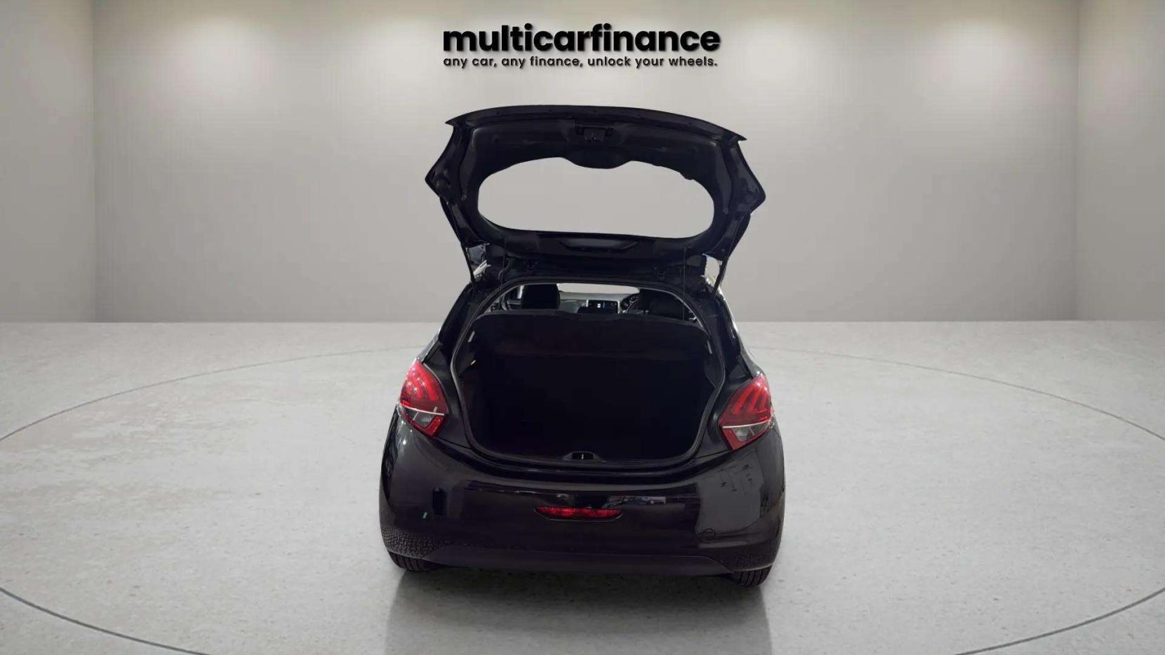 Peugeot 208 1.2 PureTech Black Edition Hatchback 3dr Petrol Manual Euro 6 (82 ps)