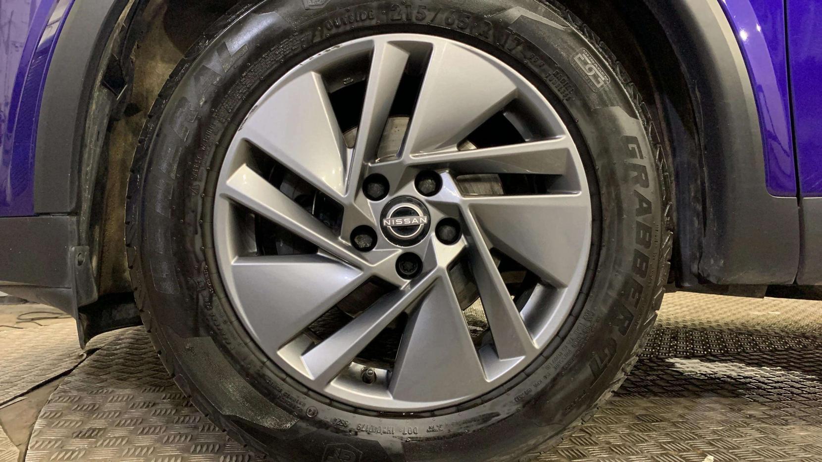 Nissan Qashqai 1.3 DIG-T MHEV Acenta Premium SUV 5dr Petrol Hybrid XTRON Euro 6 (s/s) (158 ps)