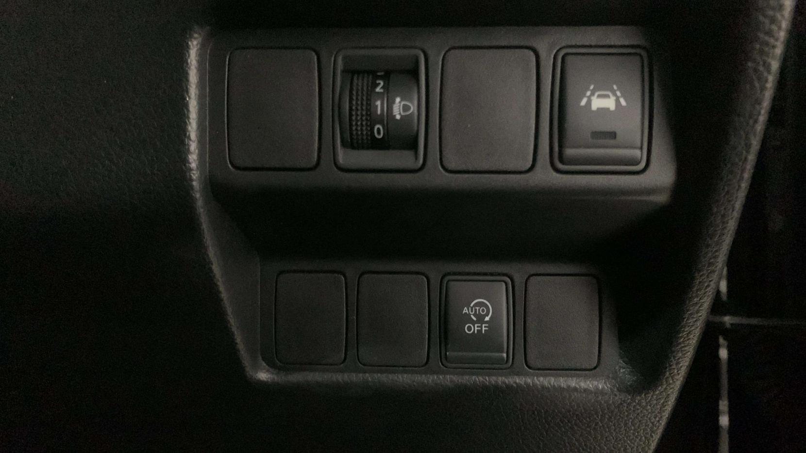 Nissan Qashqai 1.5 dCi N-Connecta SUV 5dr Diesel Manual Euro 6 (s/s) (115 ps)