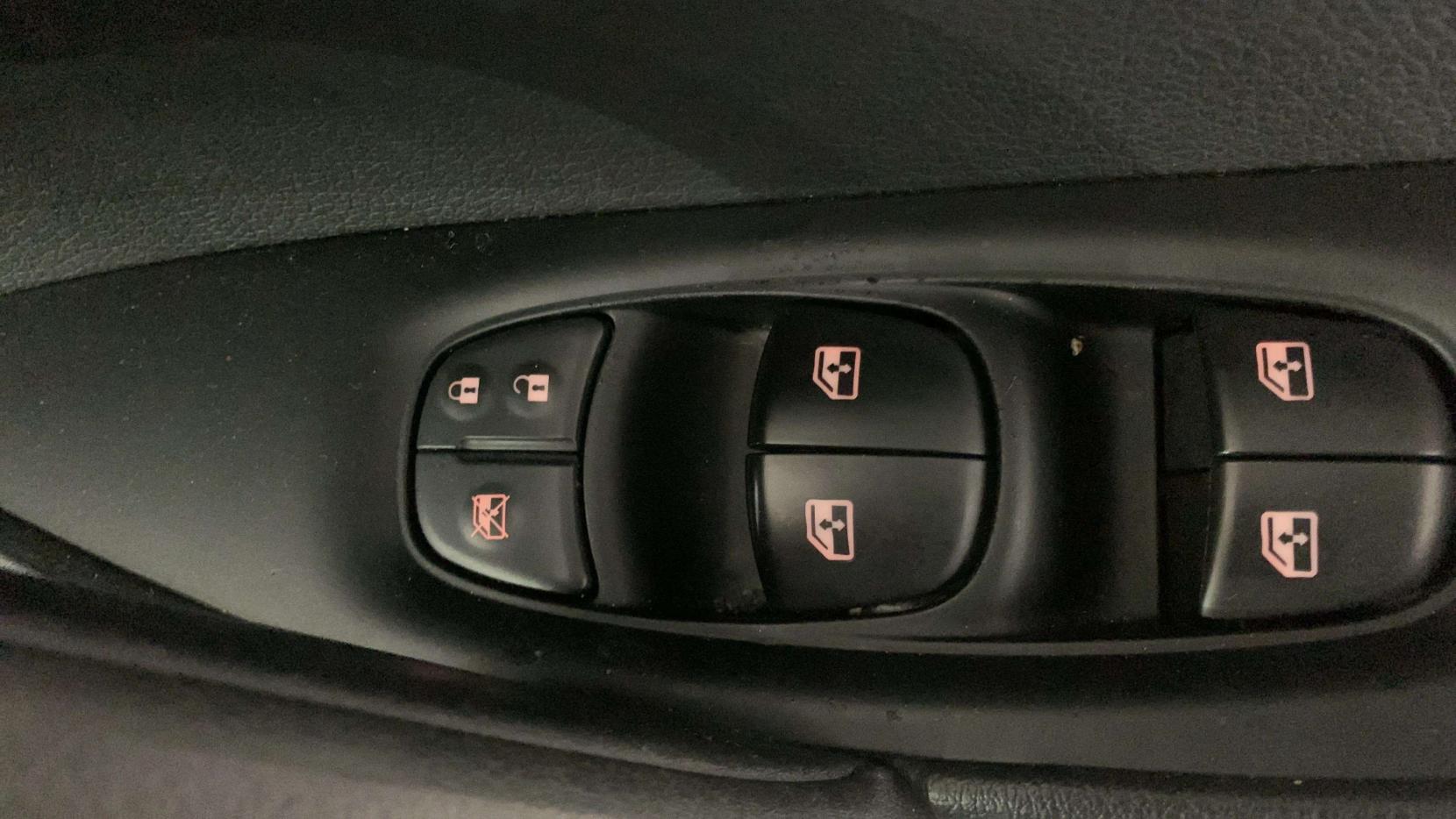 Nissan Qashqai 1.5 dCi N-Connecta SUV 5dr Diesel Manual Euro 6 (s/s) (115 ps)