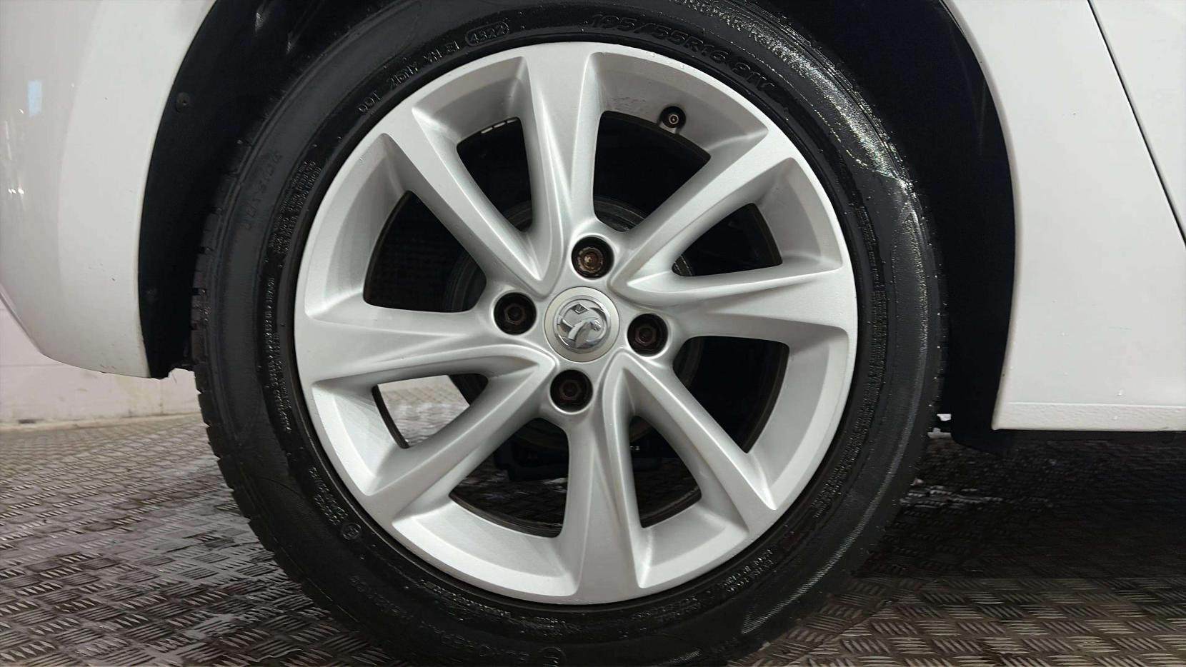 Vauxhall Corsa 1.2 SE Premium Hatchback 5dr Petrol Manual Euro 6 (75 ps)