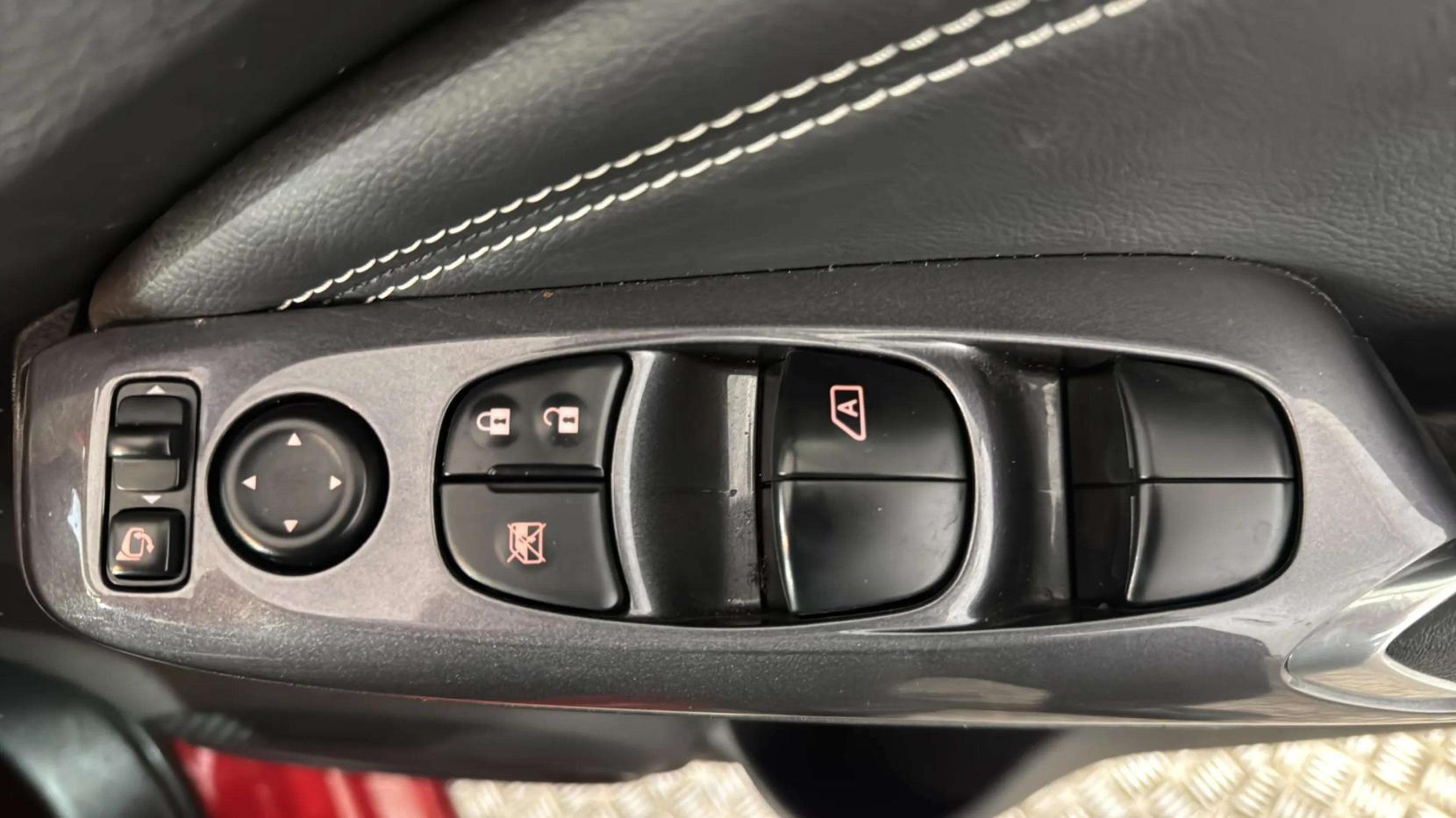 Nissan Juke 1.0 DIG-T N-Connecta SUV 5dr Petrol Manual Euro 6 (s/s) (114 ps)