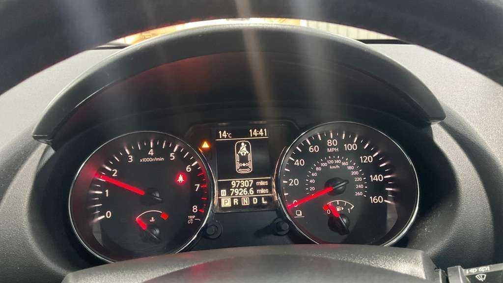 Nissan Qashqai 1.6 Acenta SUV 5dr Petrol CVT 2WD Euro 5 (117 ps)