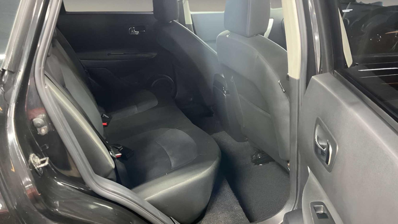 Nissan Qashqai 1.6 Acenta SUV 5dr Petrol CVT 2WD Euro 5 (117 ps)