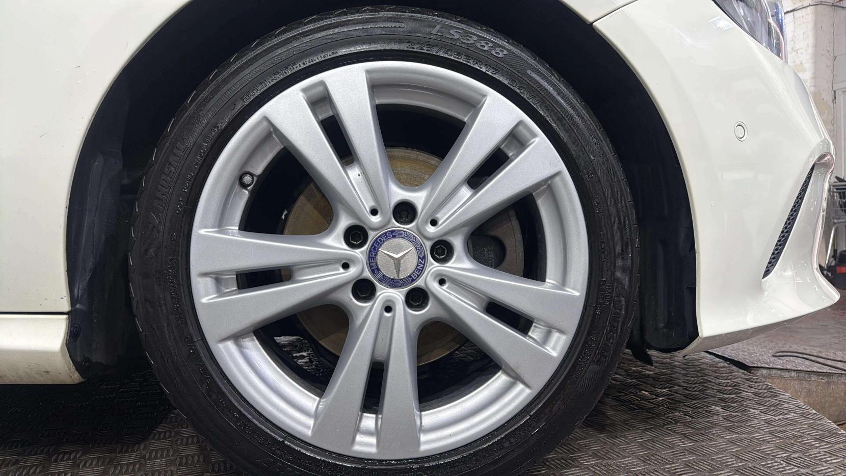 Mercedes-Benz A Class 2.1 A200d Sport (Premium) Hatchback 5dr Diesel 7G-DCT Euro 6 (s/s) (136 ps)