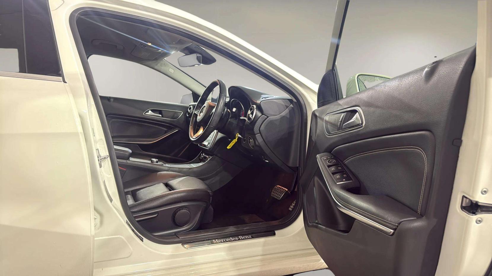 Mercedes-Benz A Class 2.1 A200d Sport (Premium) Hatchback 5dr Diesel 7G-DCT Euro 6 (s/s) (136 ps)