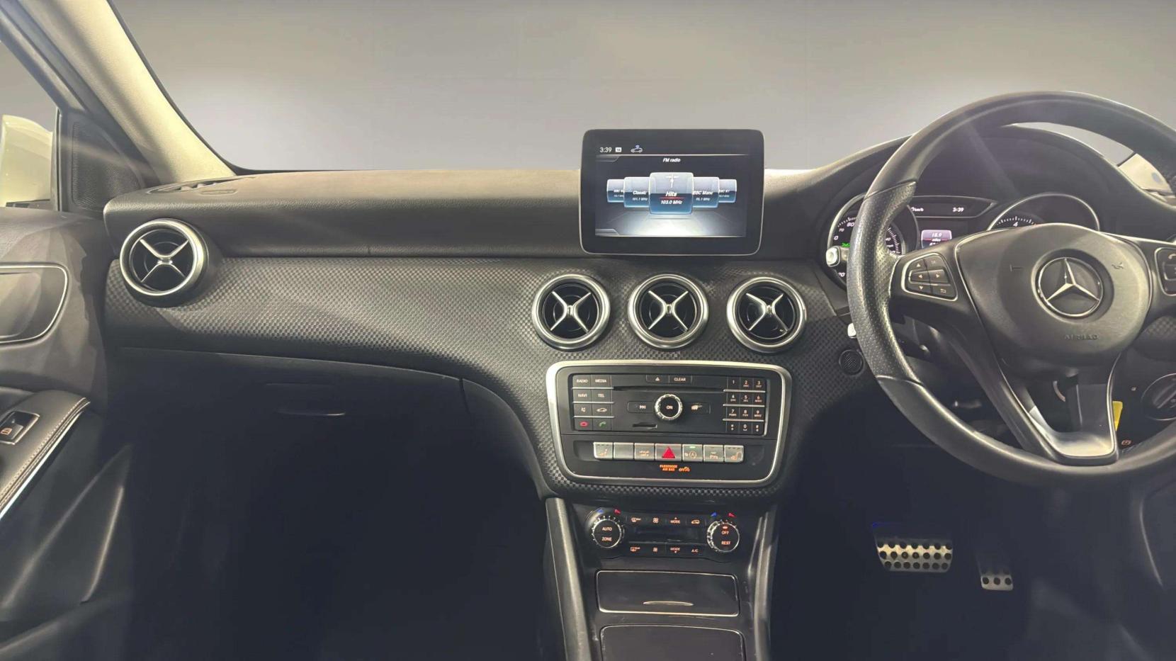 Mercedes-Benz A Class 2.1 A200d Sport (Premium) Hatchback 5dr Diesel 7G-DCT Euro 6 (s/s) (136 ps)