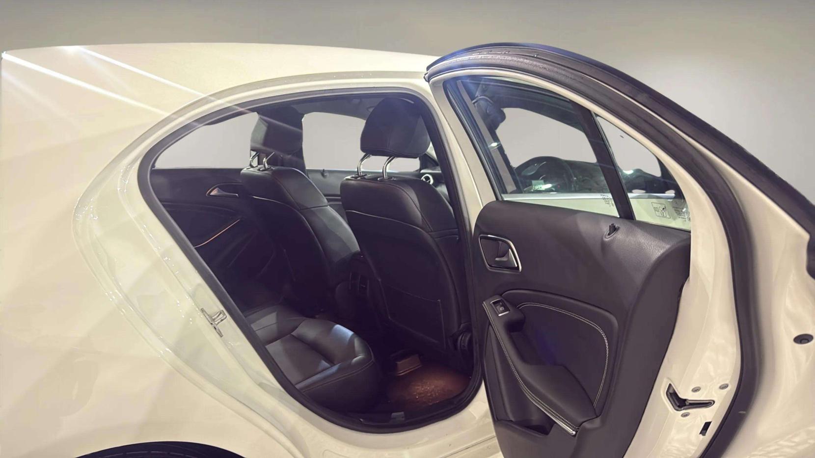 Mercedes-Benz A Class 2.1 A200d Sport (Premium) Hatchback 5dr Diesel 7G-DCT Euro 6 (s/s) (136 ps)