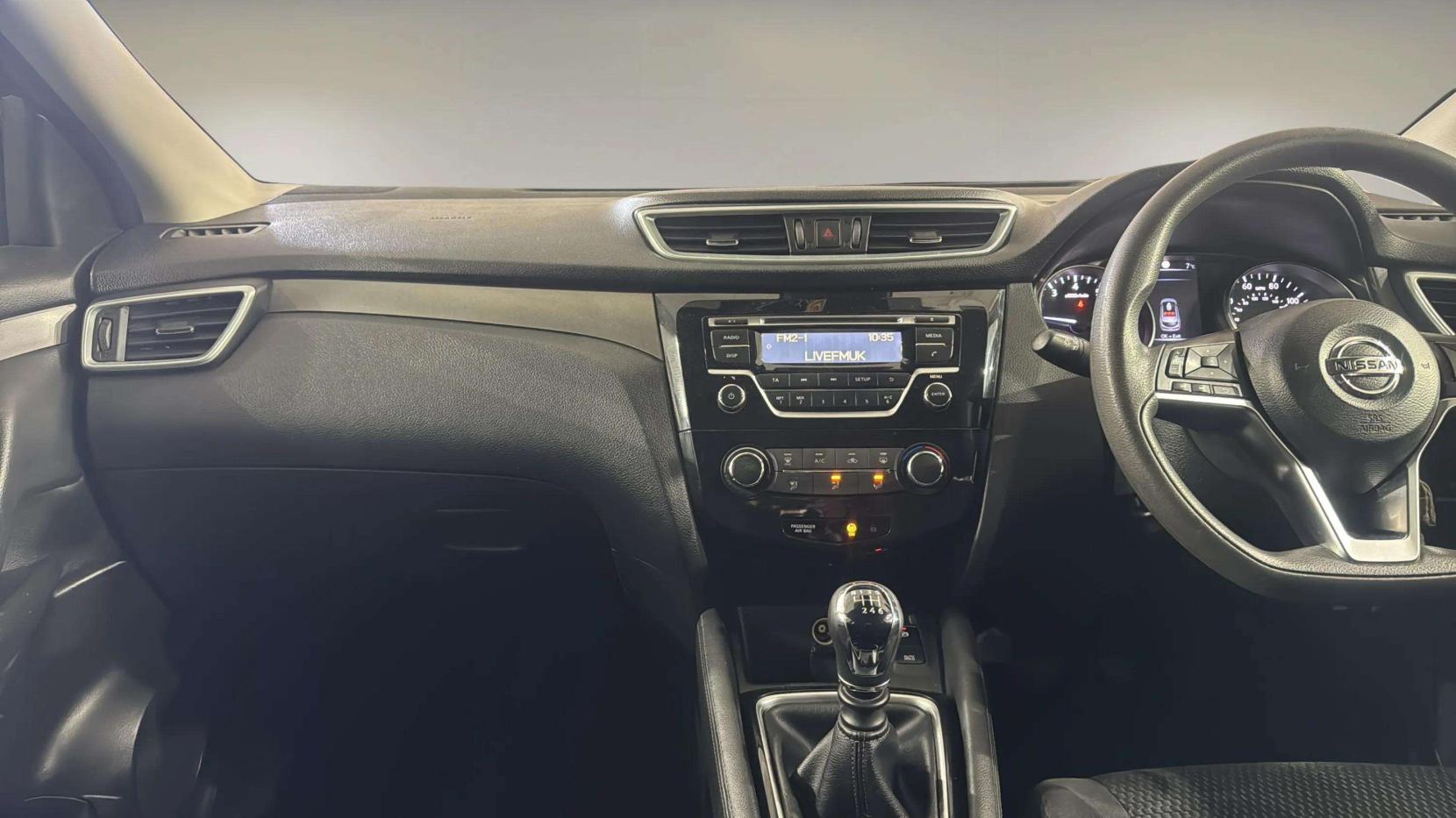 Nissan Qashqai 1.3 DIG-T Visia SUV 5dr Petrol Manual Euro 6 (s/s) (140 ps)