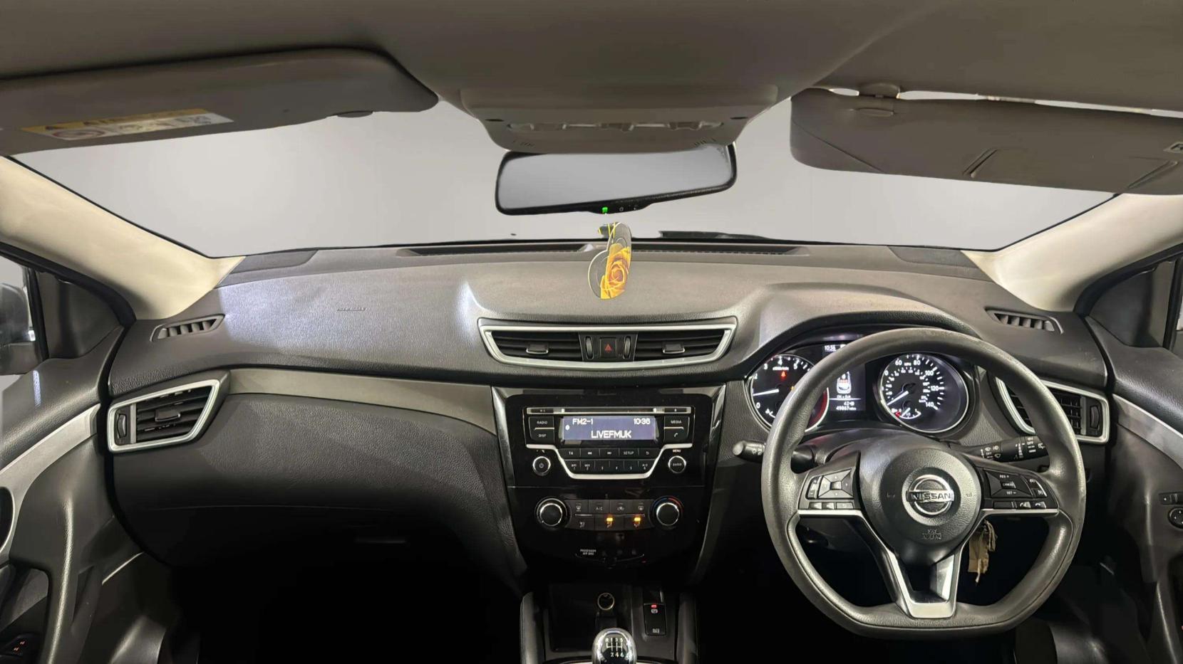 Nissan Qashqai 1.3 DIG-T Visia SUV 5dr Petrol Manual Euro 6 (s/s) (140 ps)