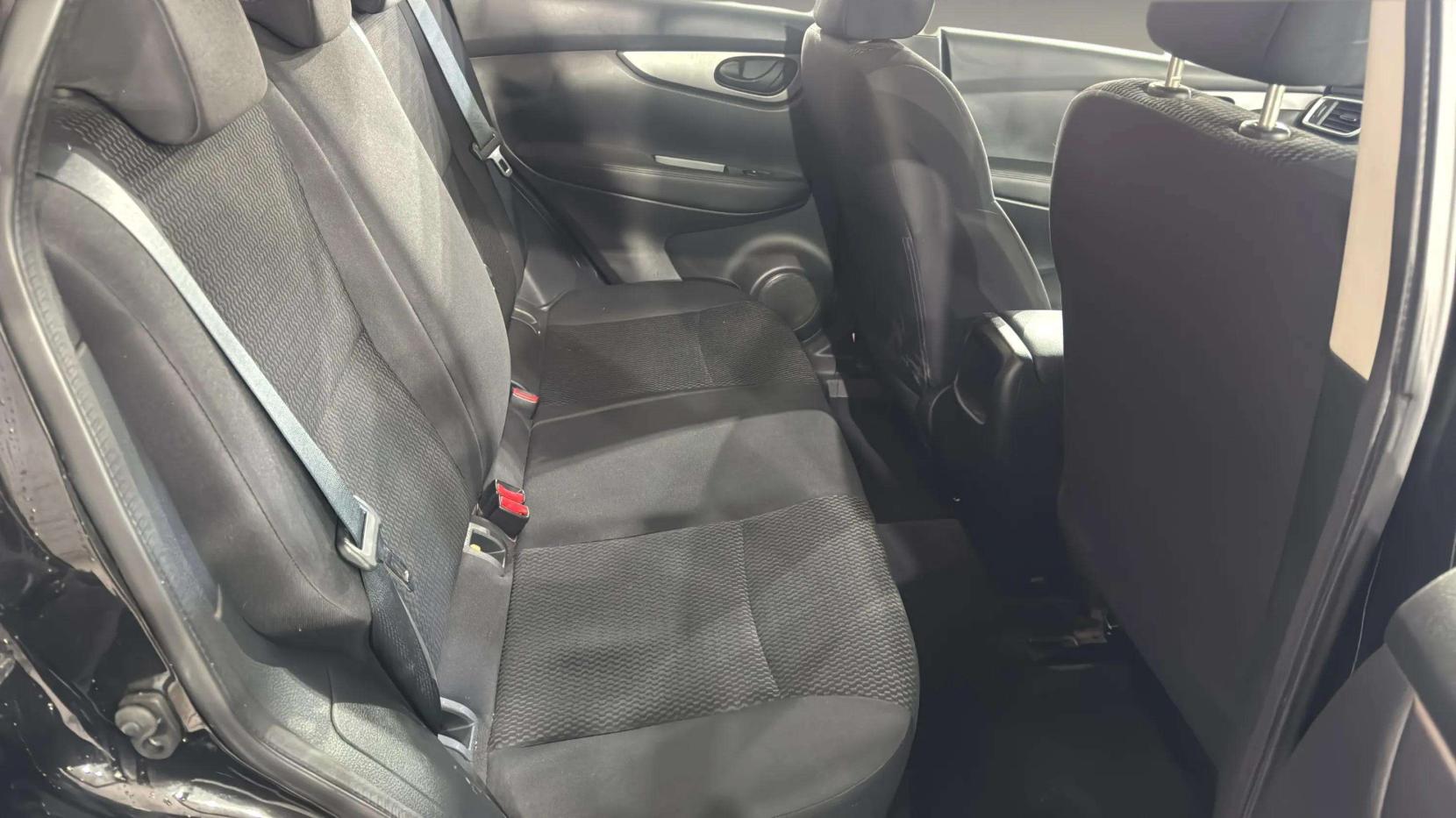 Nissan Qashqai 1.3 DIG-T Visia SUV 5dr Petrol Manual Euro 6 (s/s) (140 ps)