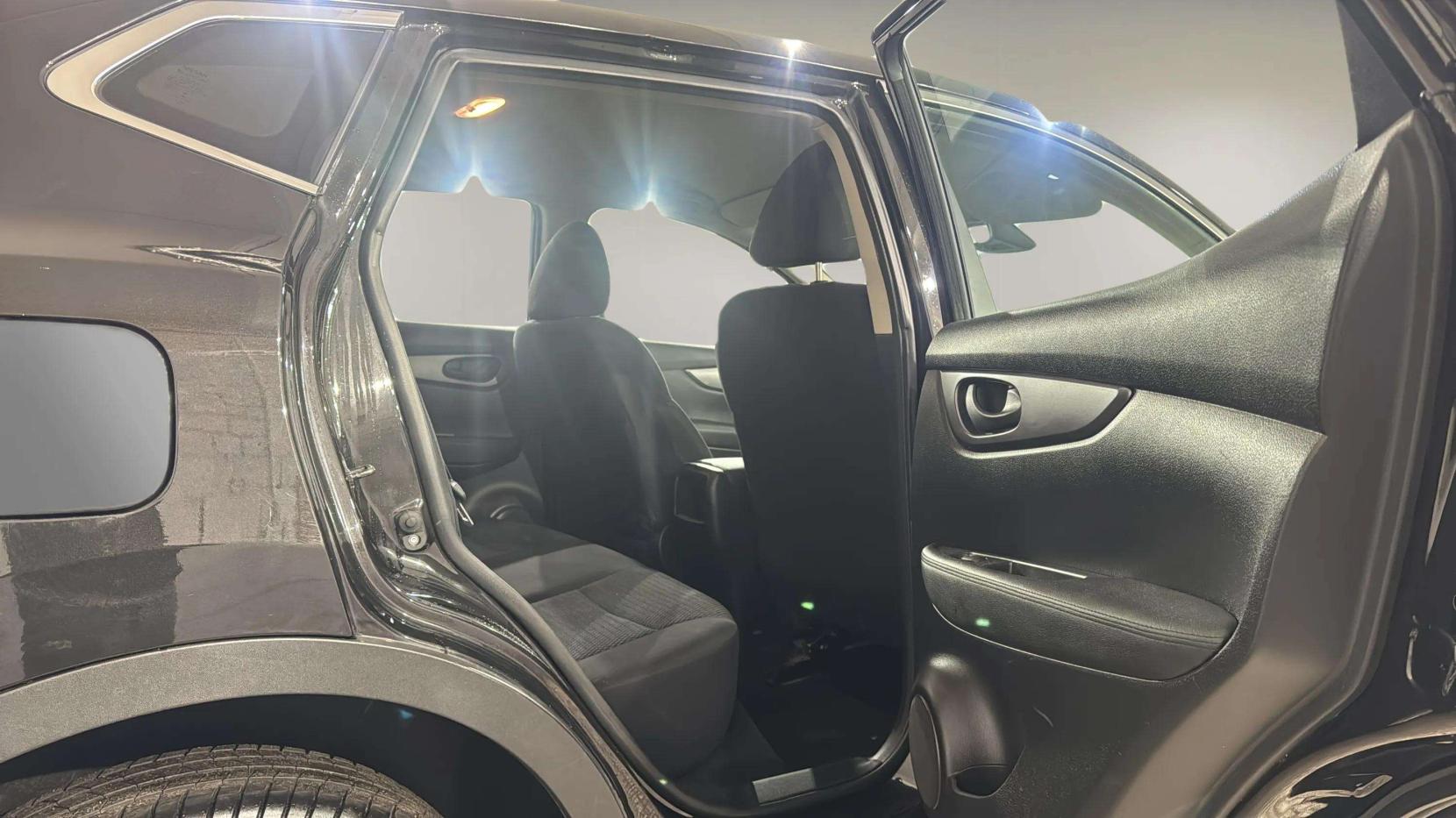 Nissan Qashqai 1.3 DIG-T Visia SUV 5dr Petrol Manual Euro 6 (s/s) (140 ps)