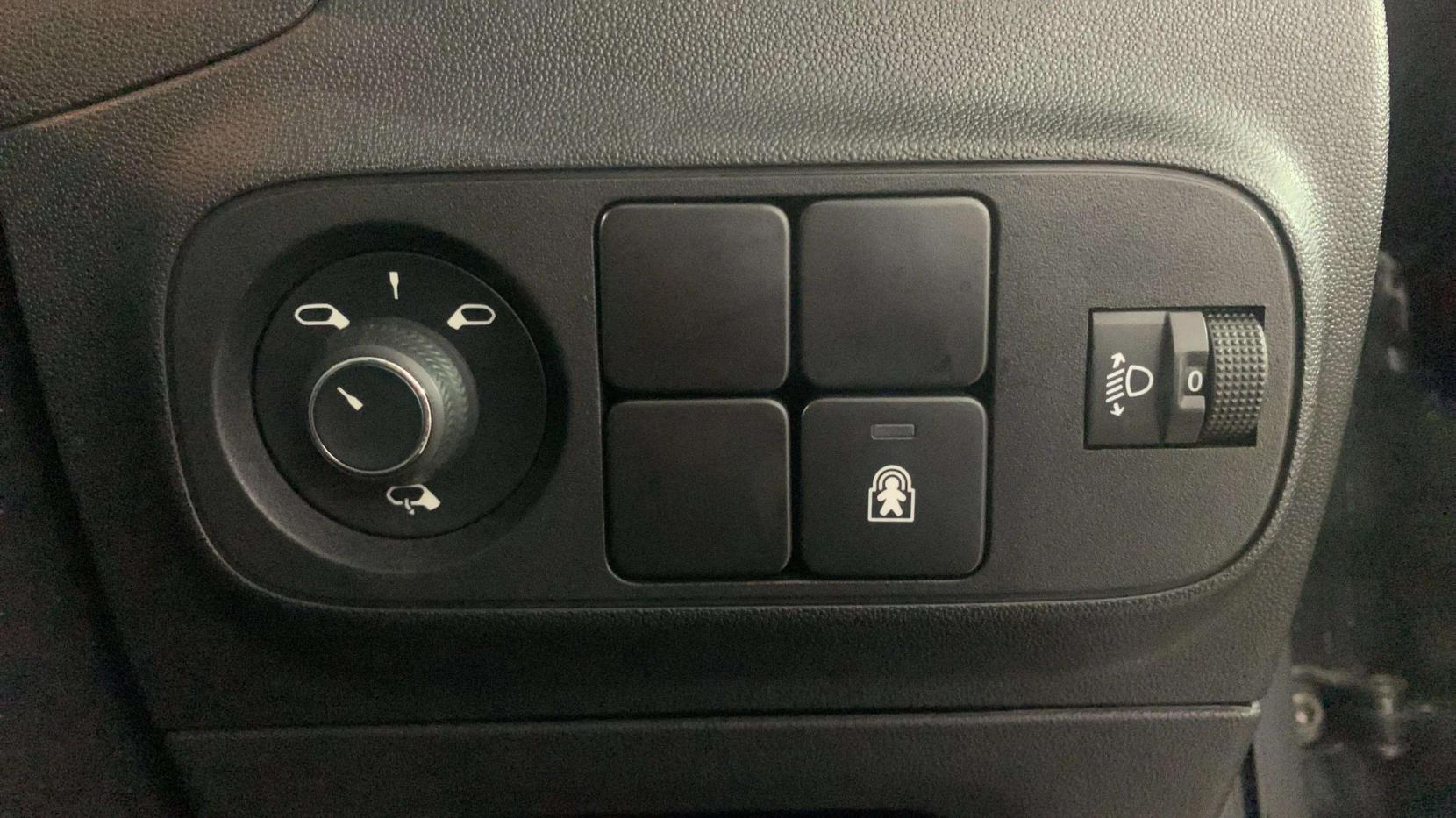 Citroen C3 1.2 PureTech Sense Hatchback 5dr Petrol Manual Euro 6 (s/s) (83 ps)