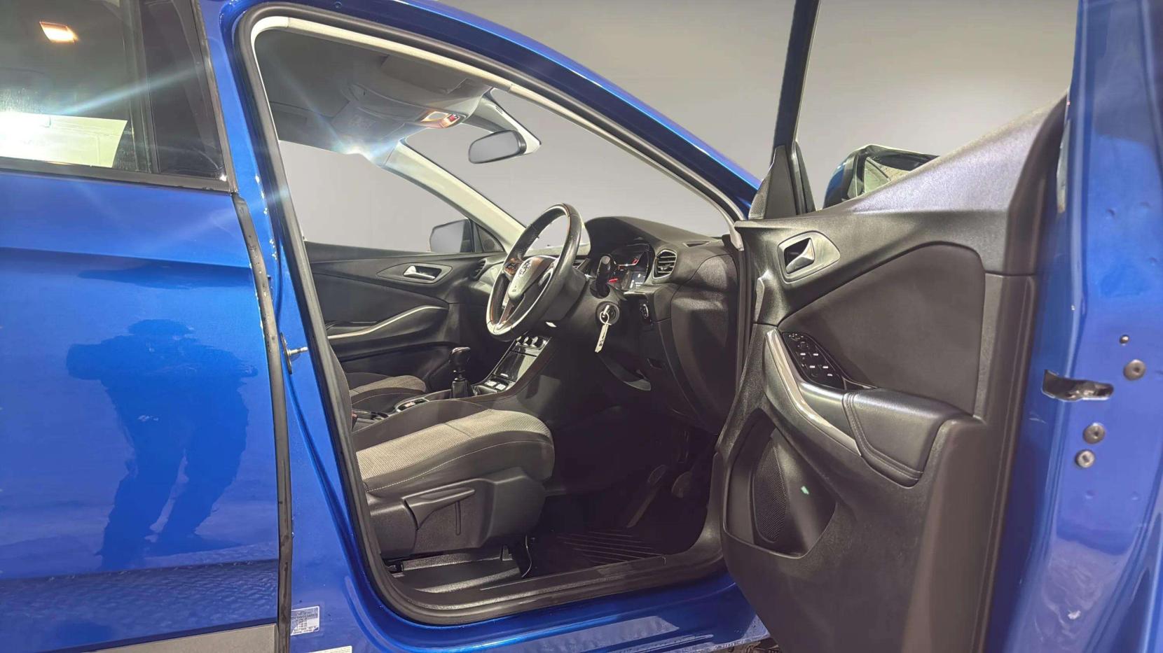 Vauxhall Grandland X 1.2 Turbo GPF SE SUV 5dr Petrol Manual Euro 6 (s/s) (130 ps)