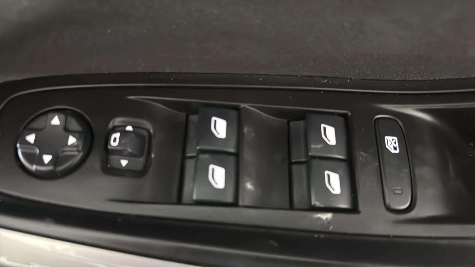 Vauxhall Grandland X 1.2 Turbo GPF SE SUV 5dr Petrol Manual Euro 6 (s/s) (130 ps)