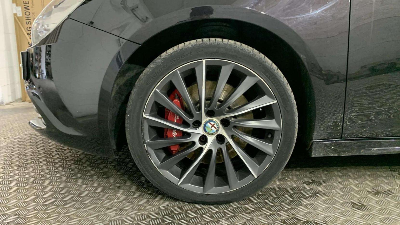 Alfa Romeo Giulietta 2.0 JTDM-2 Sportiva Nav Hatchback 5dr Diesel Manual Euro 5 (s/s) (150 bhp)
