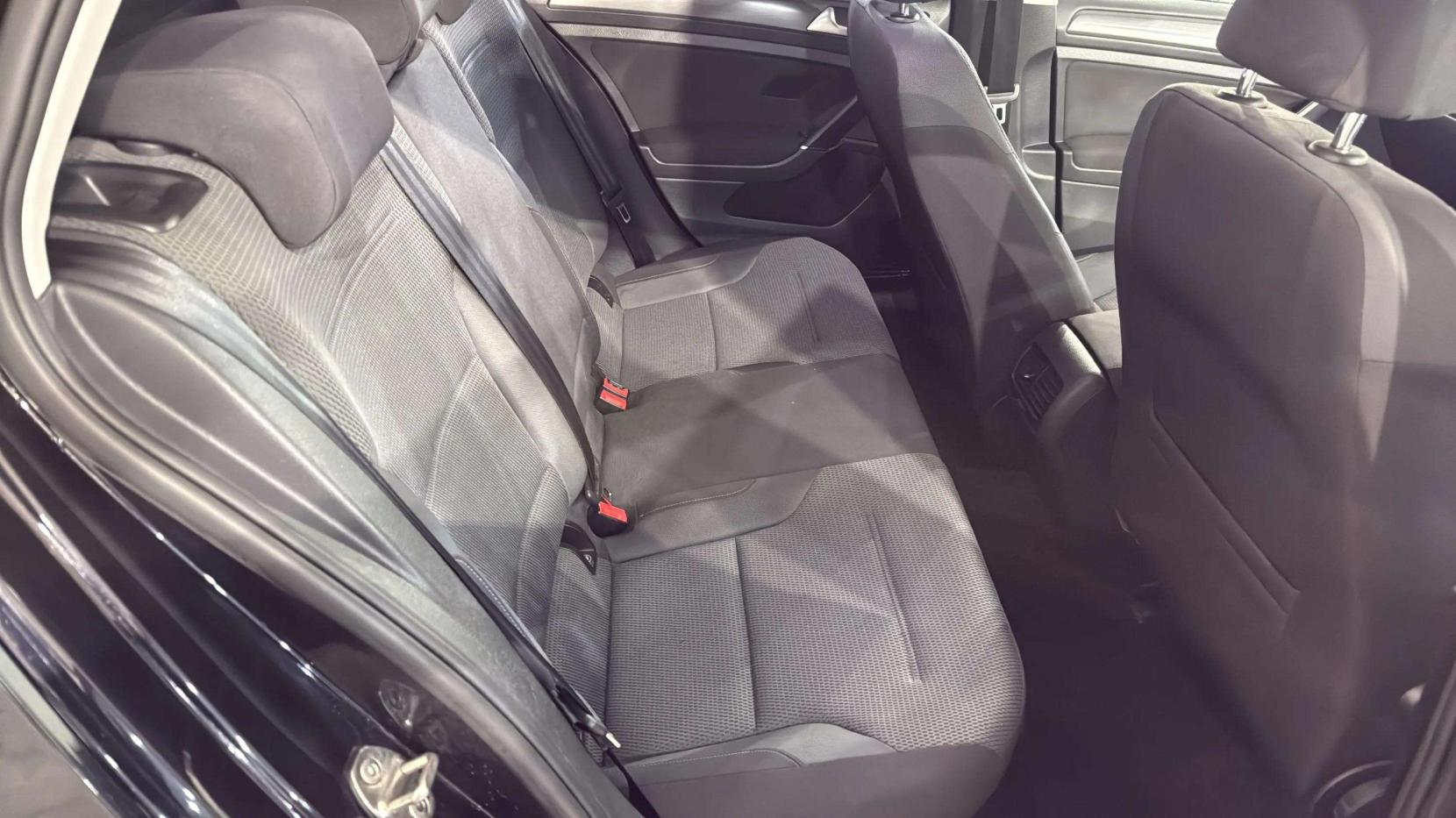 Volkswagen e-Golf 35.8kWh e-Golf Hatchback 5dr Electric Auto (136 ps)