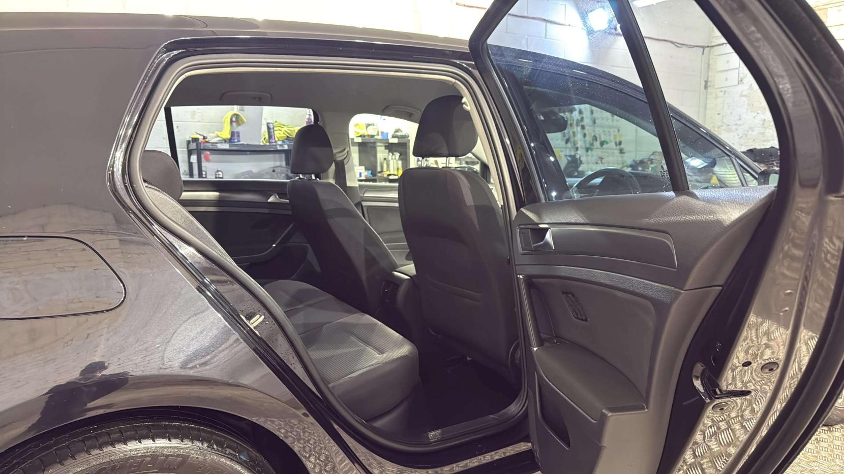 Volkswagen e-Golf 35.8kWh e-Golf Hatchback 5dr Electric Auto (136 ps)