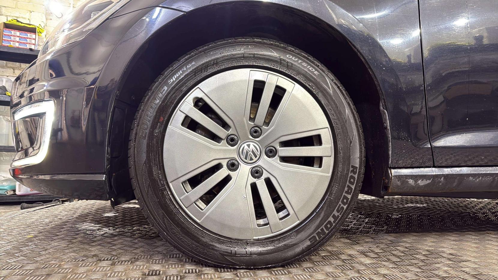 Volkswagen e-Golf 35.8kWh e-Golf Hatchback 5dr Electric Auto (136 ps)