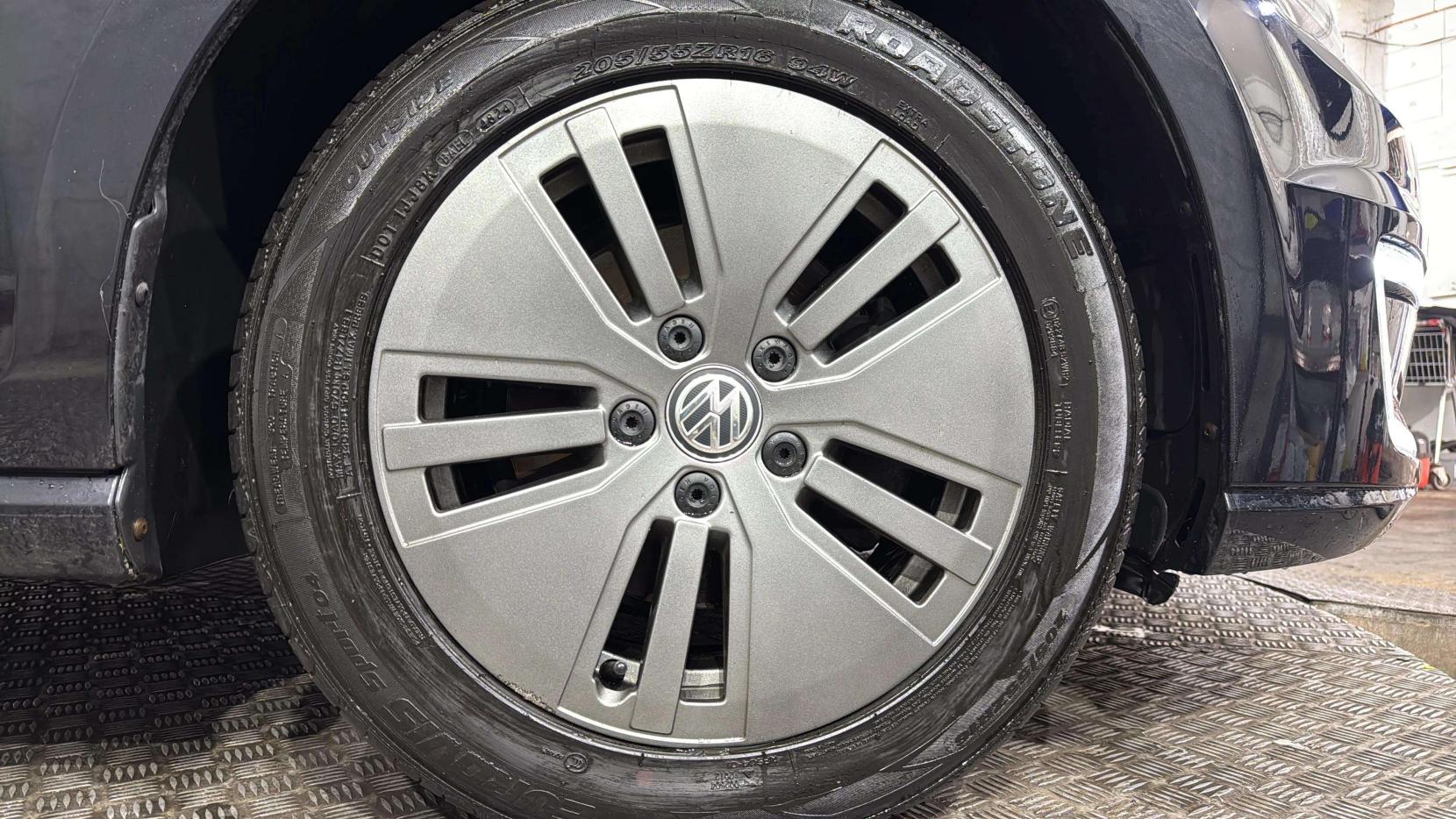 Volkswagen e-Golf 35.8kWh e-Golf Hatchback 5dr Electric Auto (136 ps)