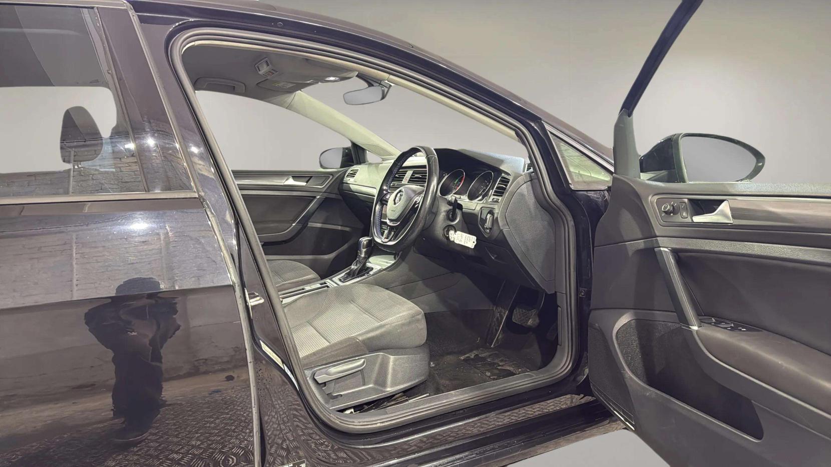 Volkswagen e-Golf 35.8kWh e-Golf Hatchback 5dr Electric Auto (136 ps)