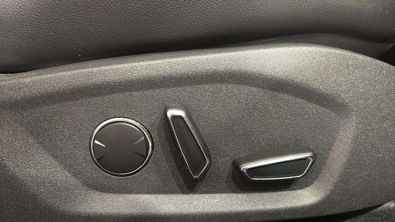 Ford Mondeo 2.0 EcoBlue Titanium Edition Hatchback 5dr Diesel Manual Euro 6 (s/s) (150 ps)