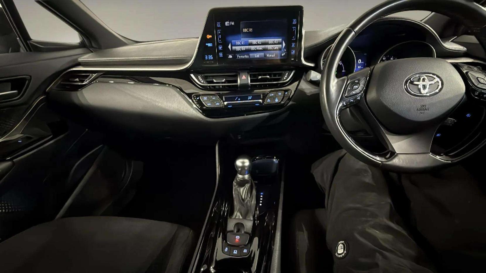 Toyota C-HR 1.8 VVT-h Dynamic SUV 5dr Petrol Hybrid CVT Euro 6 (s/s) (122 ps)