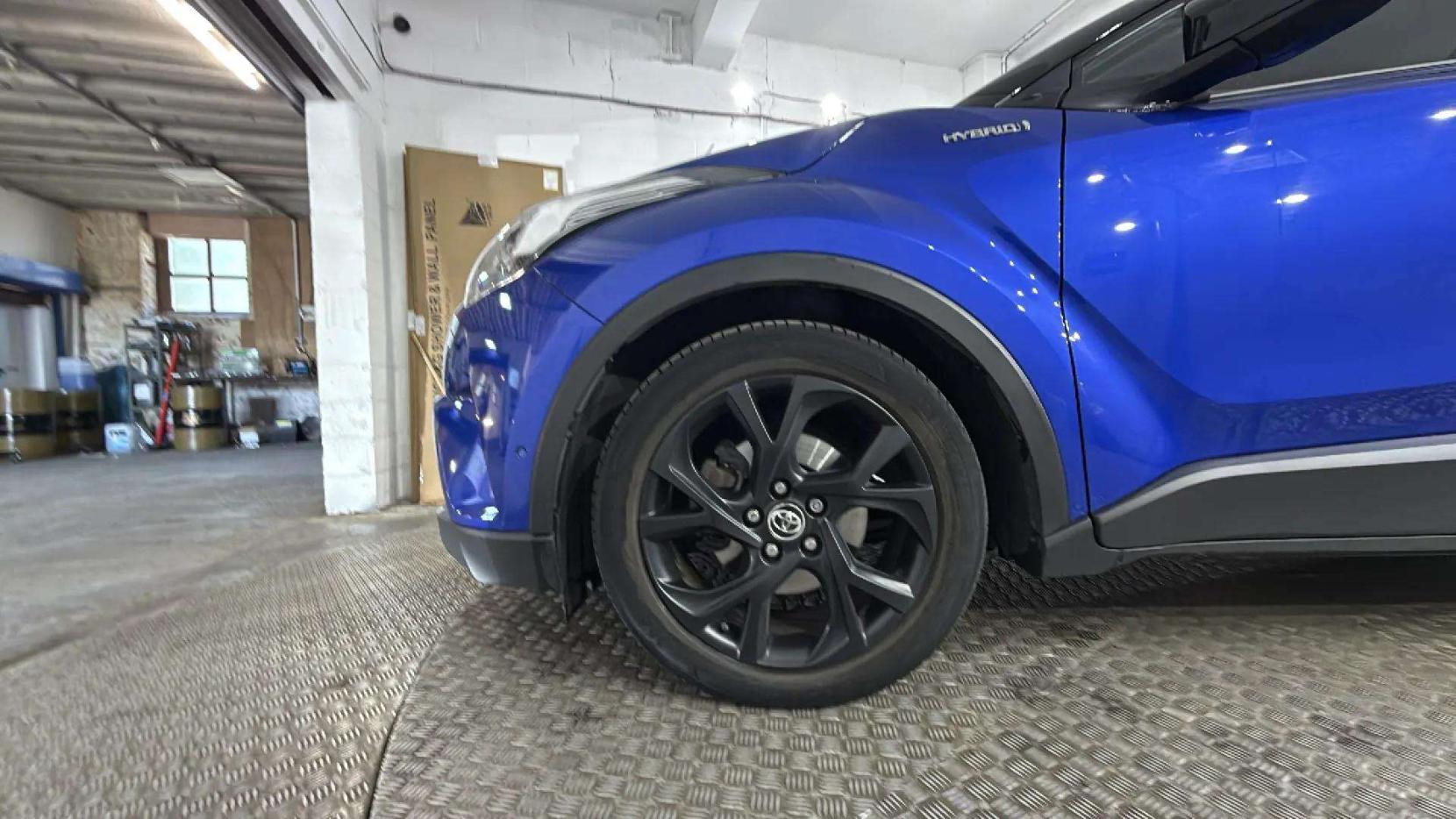 Toyota C-HR 1.8 VVT-h Dynamic SUV 5dr Petrol Hybrid CVT Euro 6 (s/s) (122 ps)