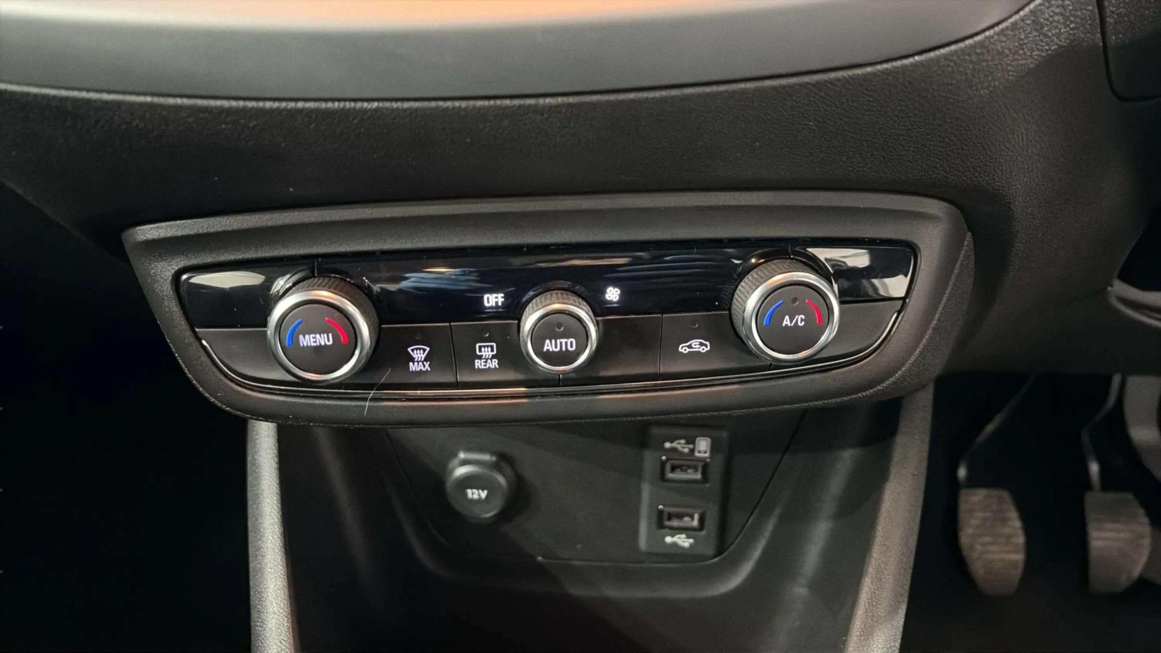 Vauxhall Crossland X 1.2 SE Nav SUV 5dr Petrol Manual Euro 6 (81 ps)