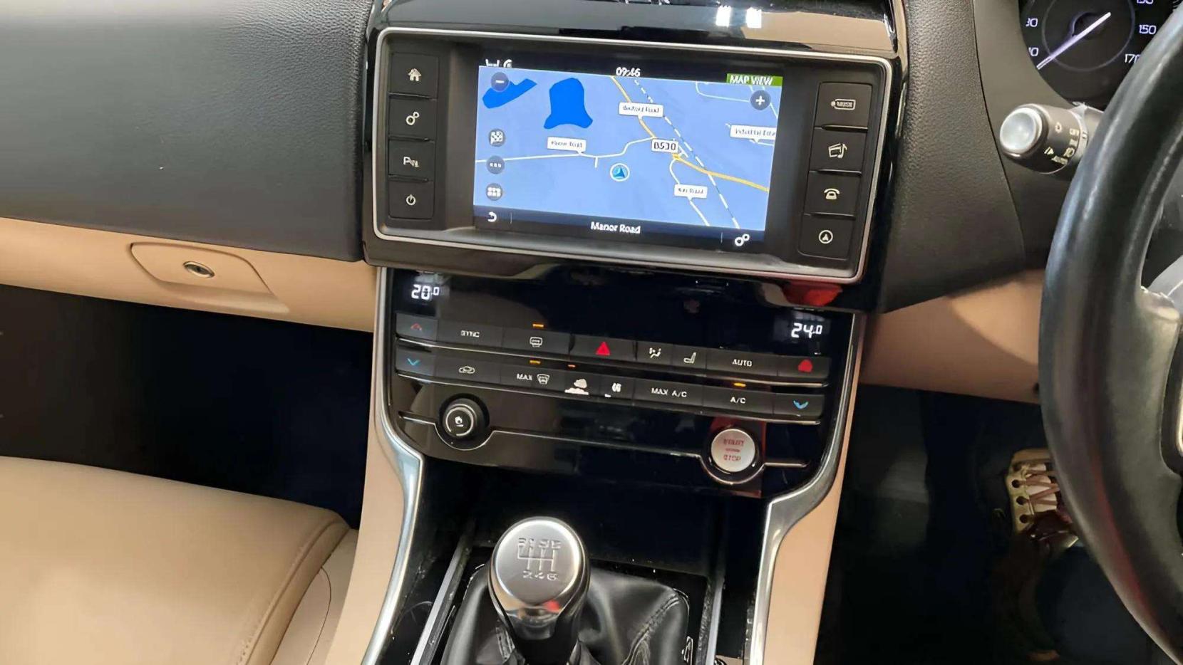 Jaguar XE 2.0d Prestige Saloon 4dr Diesel Manual Euro 6 (s/s) (163 ps)