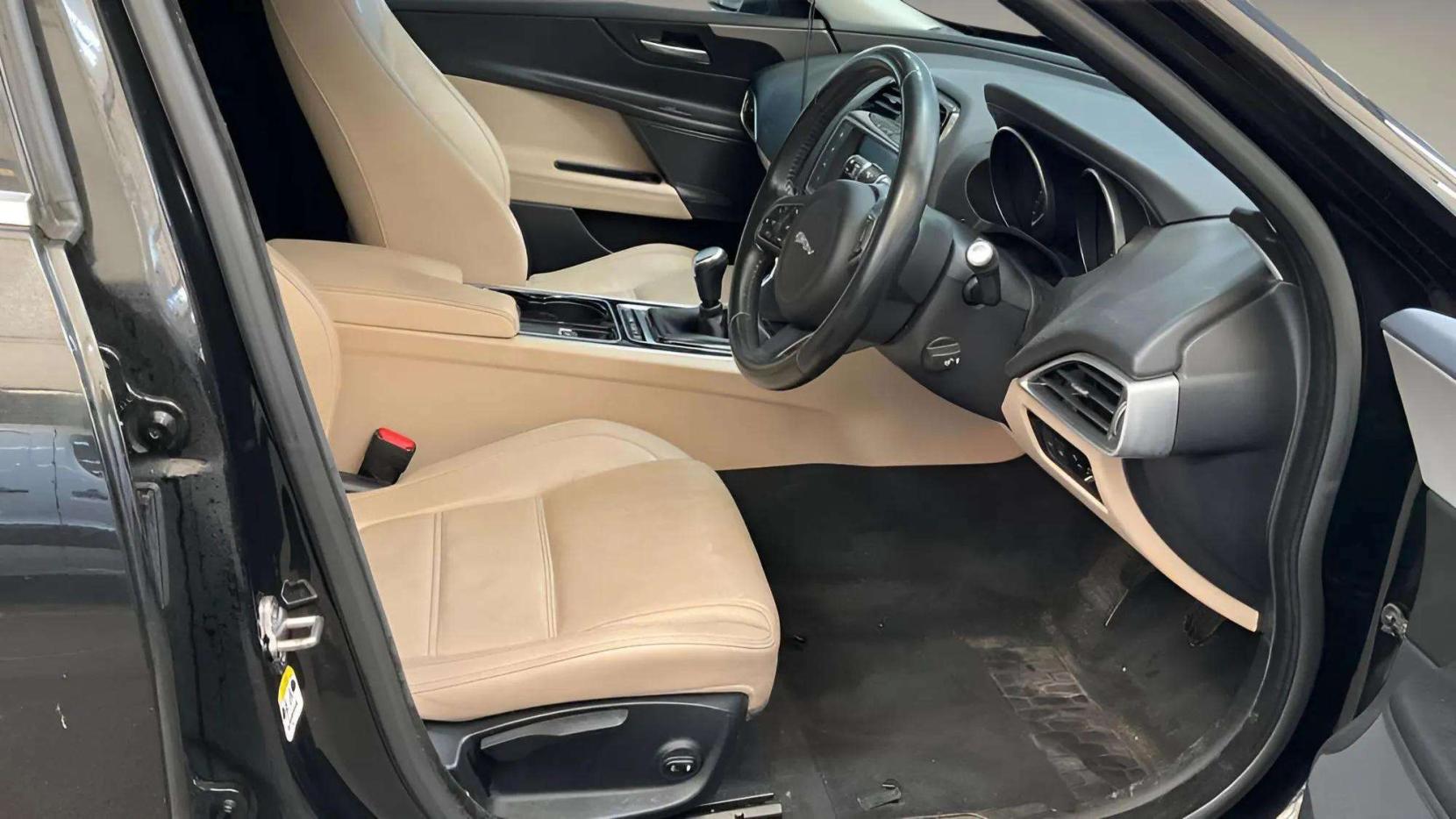 Jaguar XE 2.0d Prestige Saloon 4dr Diesel Manual Euro 6 (s/s) (163 ps)