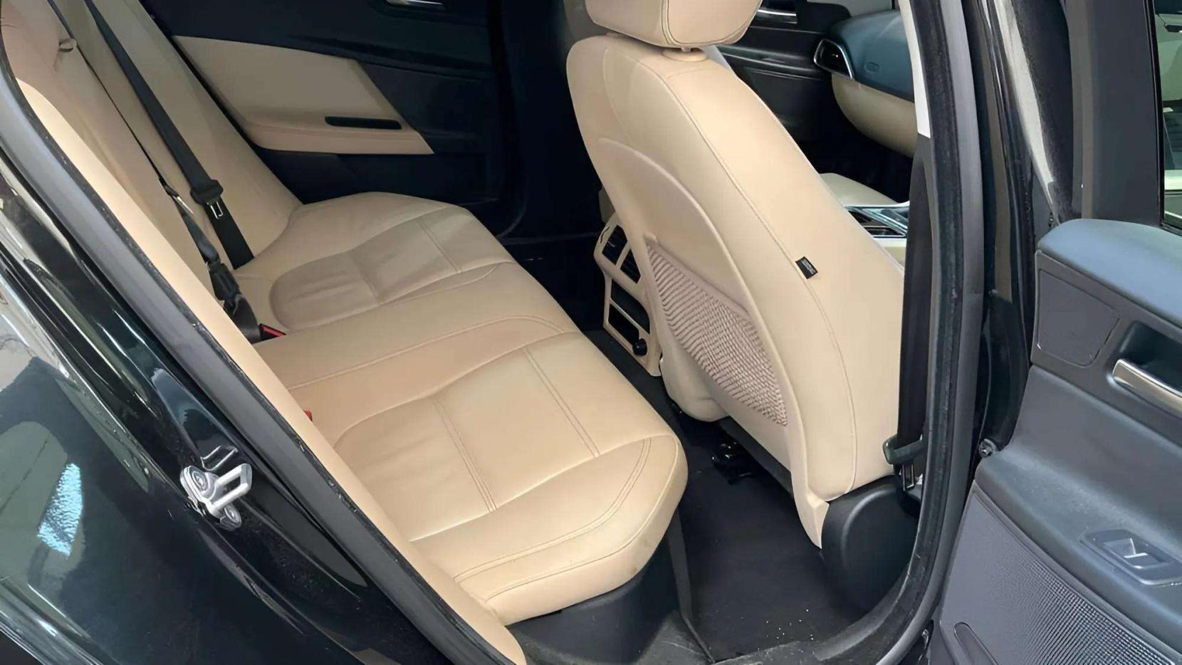 Jaguar XE 2.0d Prestige Saloon 4dr Diesel Manual Euro 6 (s/s) (163 ps)