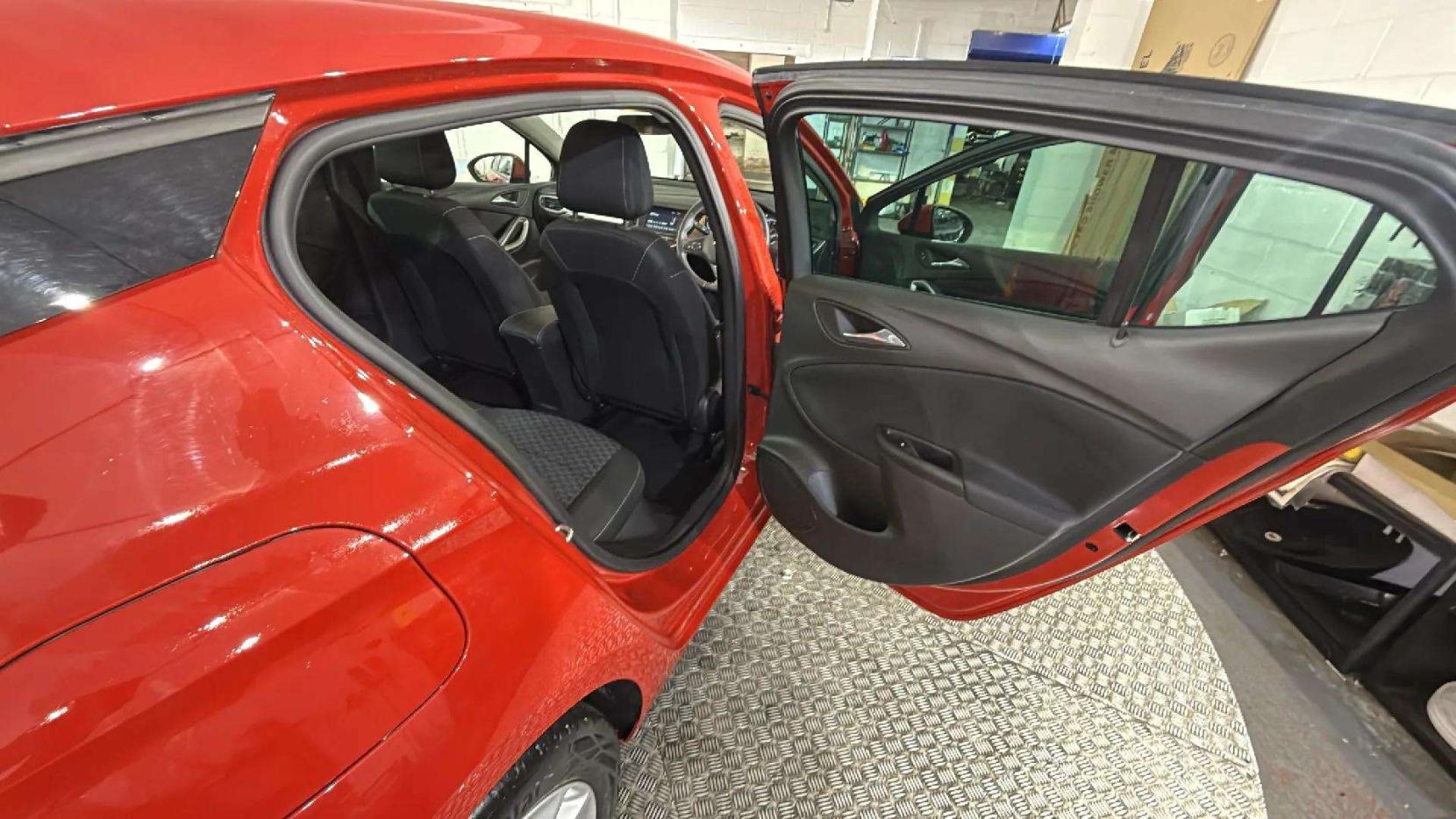 Vauxhall Astra 1.2 Turbo Business Edition Nav Hatchback 5dr Petrol Manual Euro 6 (s/s) (110 ps)